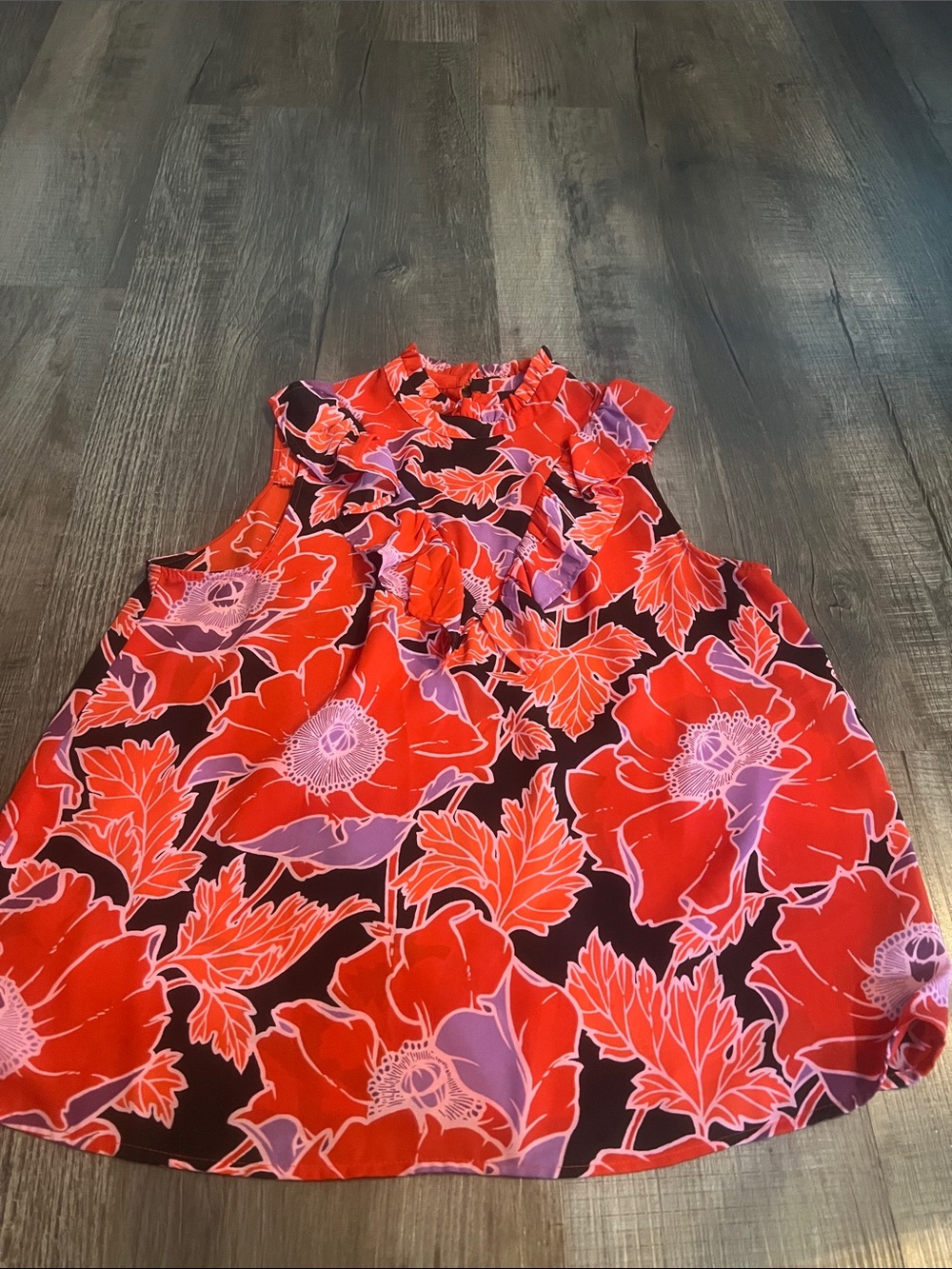 Who What Wear Red Floral Sleeveless Blouse with Pink Accents